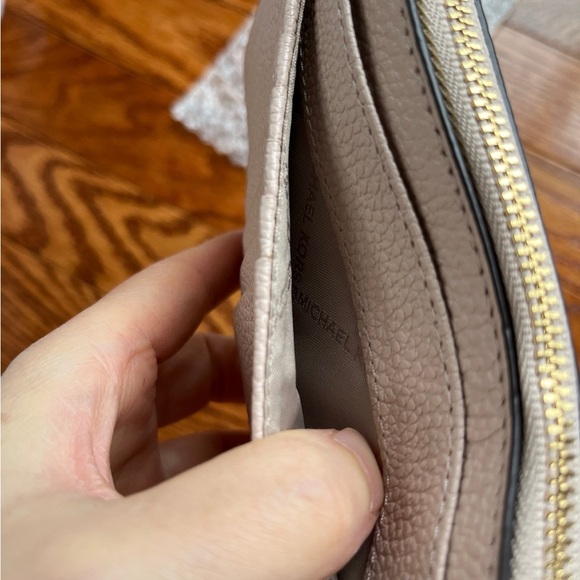 New Michael Kors card holder - Picture 12 of 12